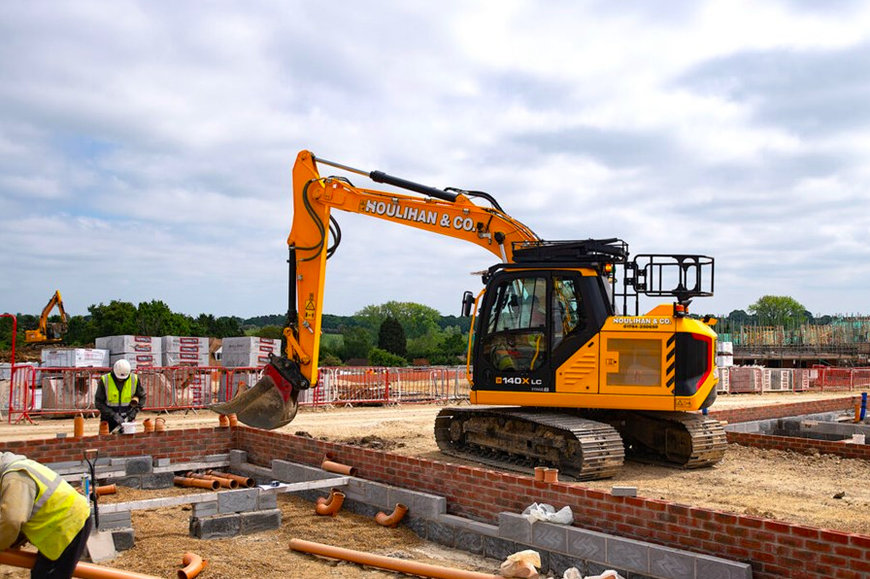 HEAVY INVESTMENT FOR HOULIHANS IN 11 MACHINE JCB X SERIES DEAL